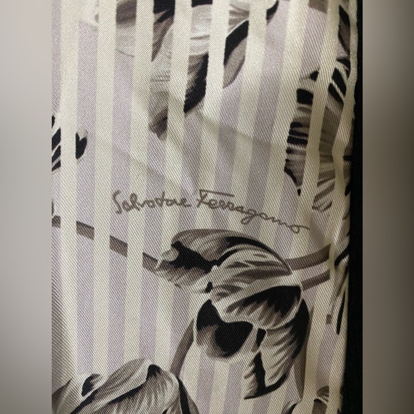 Salvatore Ferragamo White and Black Embellished Knee-Length Dress - Picture 3 of 3